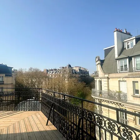 Bohem, Sacré-cœur Hotel